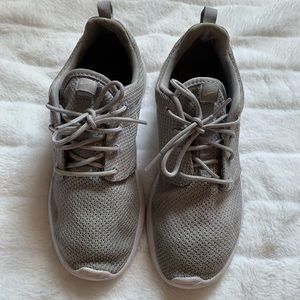 Grey Nike Roshe